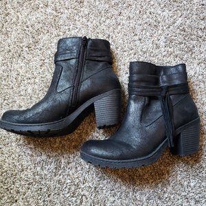b.o.c Black fringe ankle bootie